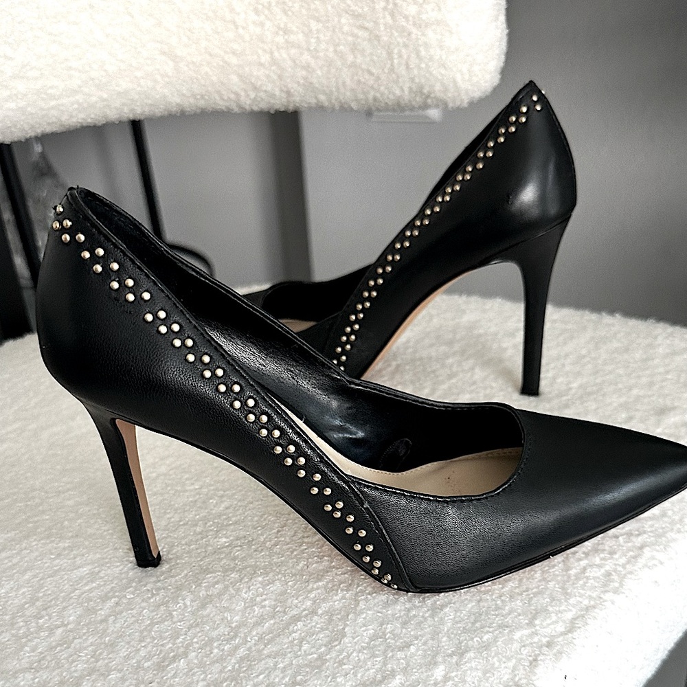 VINCE CAMUTO Black Leather Silat Shoes Size 6